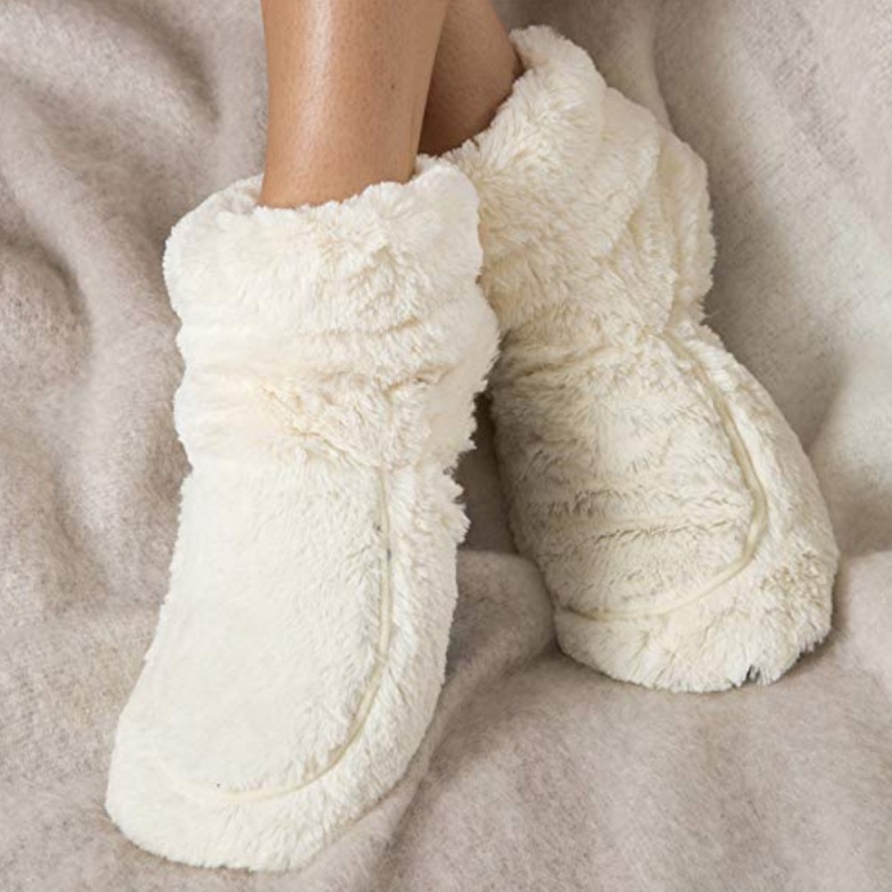 (NWOT) Microwavable boot slippers